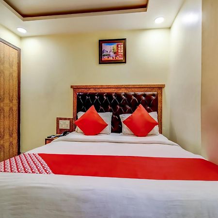 Hotel Sarthak Palace - By Pooja Hospitality Ню Делхи Екстериор снимка