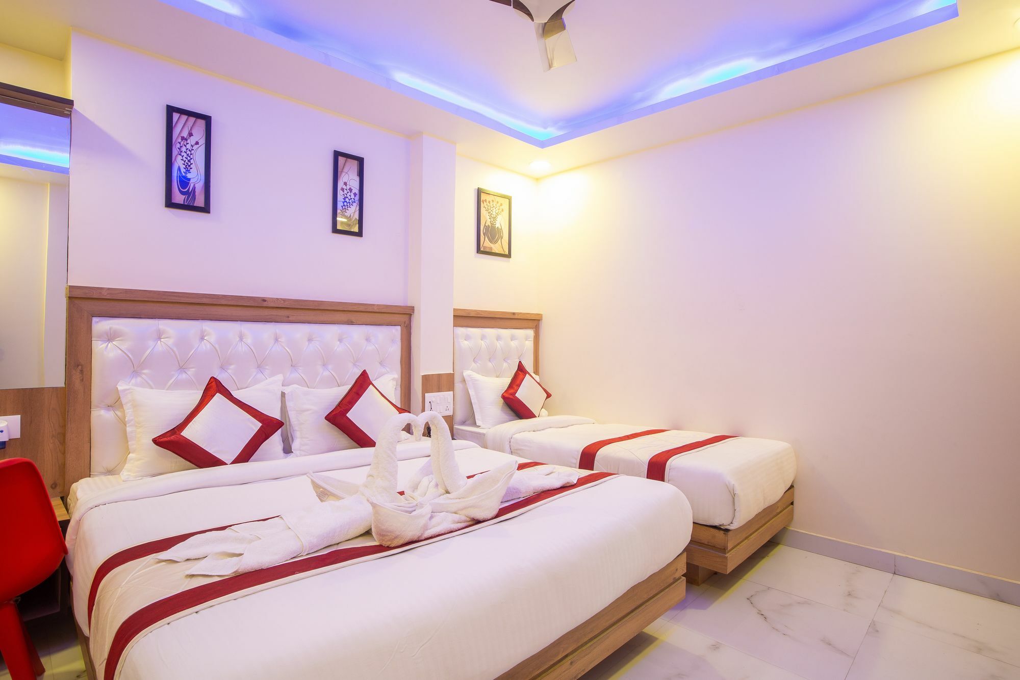Hotel Sarthak Palace - By Pooja Hospitality Ню Делхи Екстериор снимка
