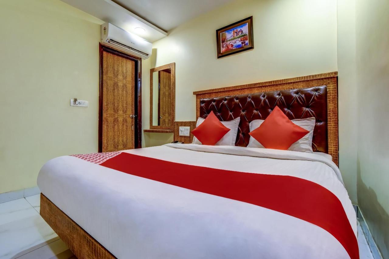 Hotel Sarthak Palace - By Pooja Hospitality Ню Делхи Екстериор снимка